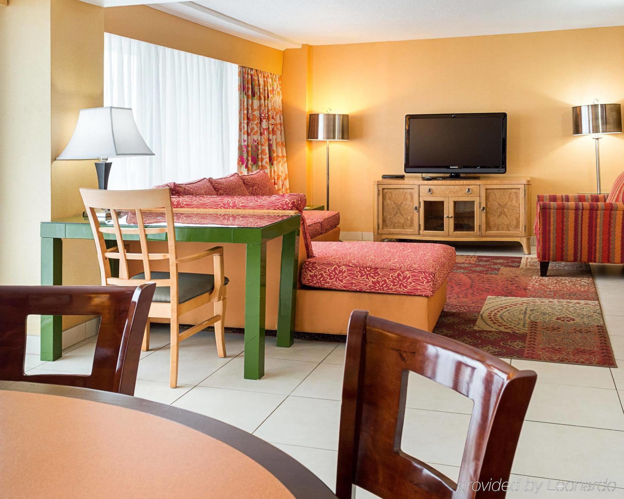 Coastal Hotel & Suites Virginia Beach - Oceanfront Екстериор снимка