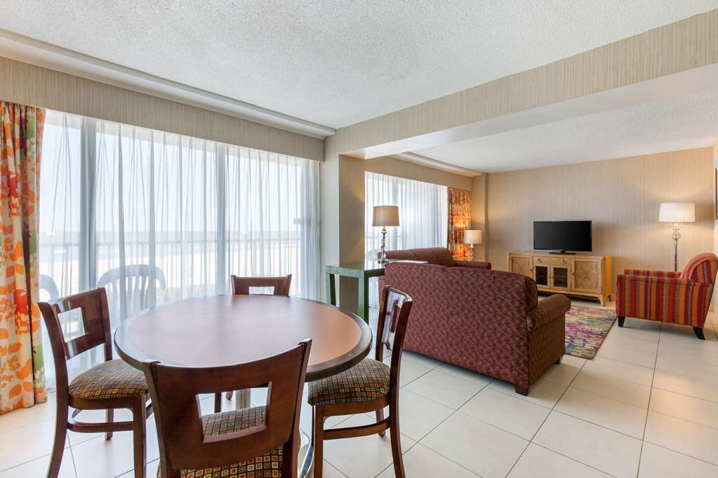 Coastal Hotel & Suites Virginia Beach - Oceanfront Стая снимка