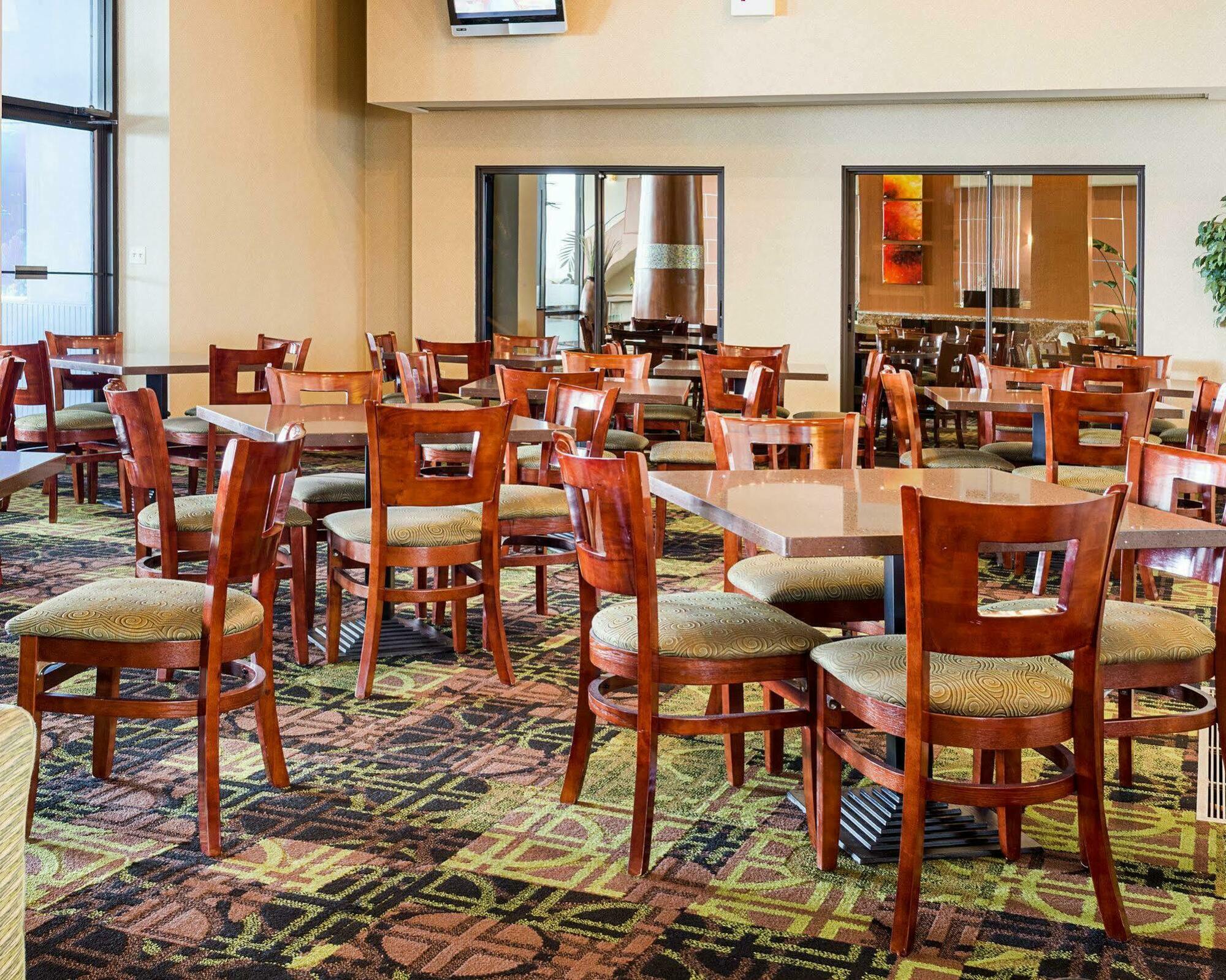 Coastal Hotel & Suites Virginia Beach - Oceanfront Екстериор снимка
