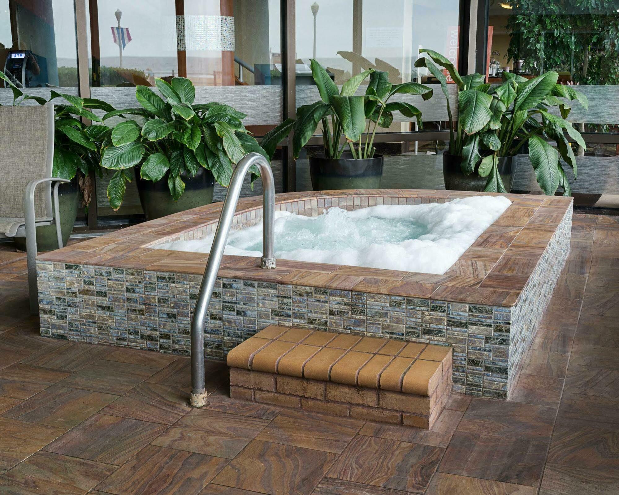 Coastal Hotel & Suites Virginia Beach - Oceanfront Екстериор снимка